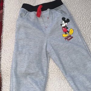 Mickey Mouse Disney sweat.
